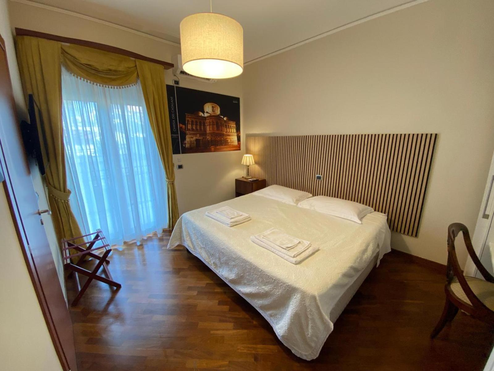 Casa Battisti Messina Guest House In Centro Citta, Ideale Per Famiglie O Gruppi Exterior photo